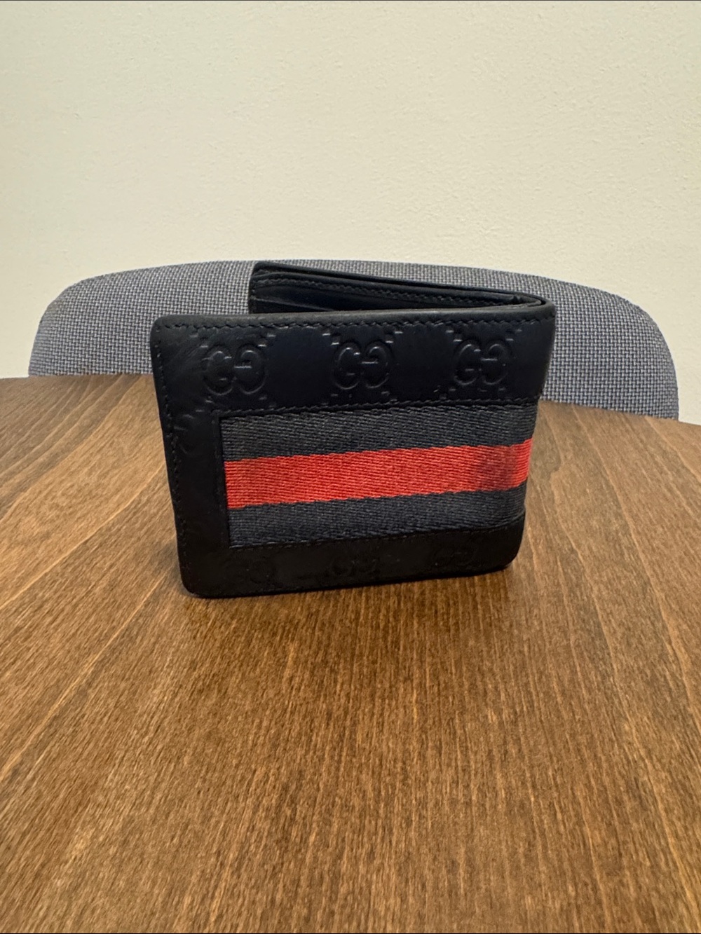 Gucci Black Leather Bi-Fold Wallet with Navy Blue/Red Stripe
